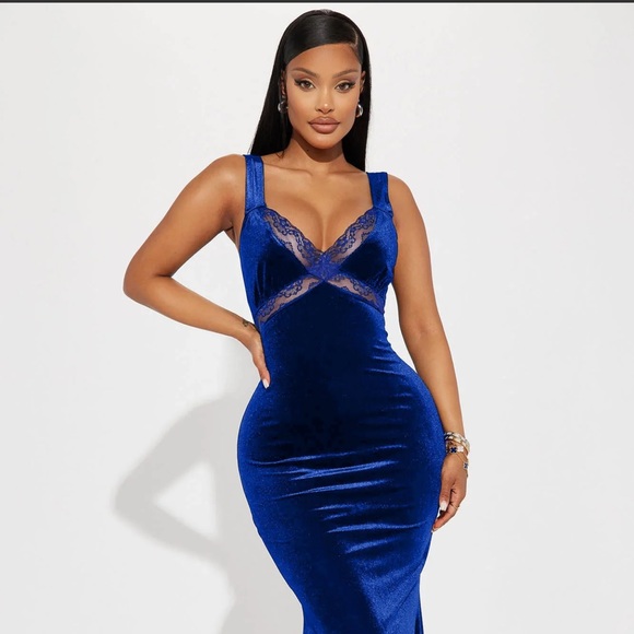 Fashion Nova Dresses & Skirts - ~Radiant Royal Velvet V-Neck Dress With Sensual Lace Trim & Sexy Low Back~